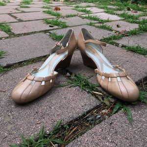 Short heel by naturalizer